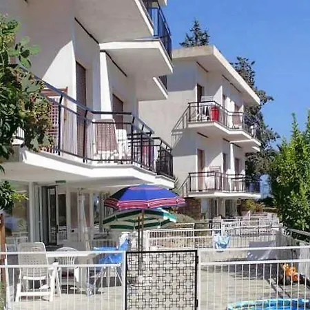 Ξενοδοχείο με διαμερίσματα La Carruba