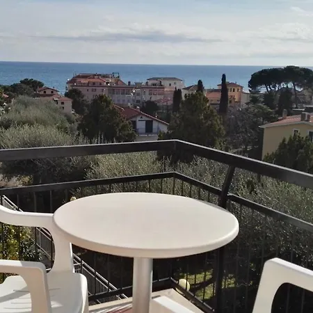 Ξενοδοχείο με διαμερίσματα La Carruba Ντιάνο Μαρίνα