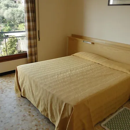 Апарт-готель La Carruba Діано-Марина