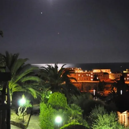 Aparthotel La Carruba