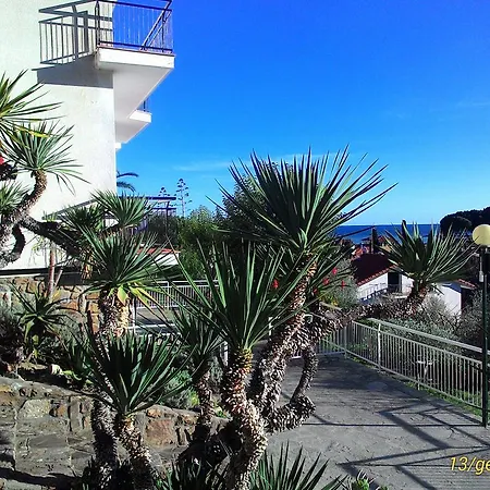 Aparthotel La Carruba 3*